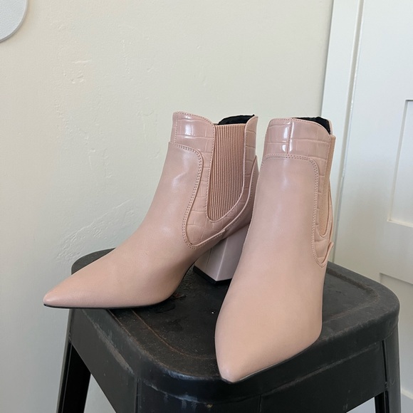 Qupid Shoes - Leather Pointed Toe Booties